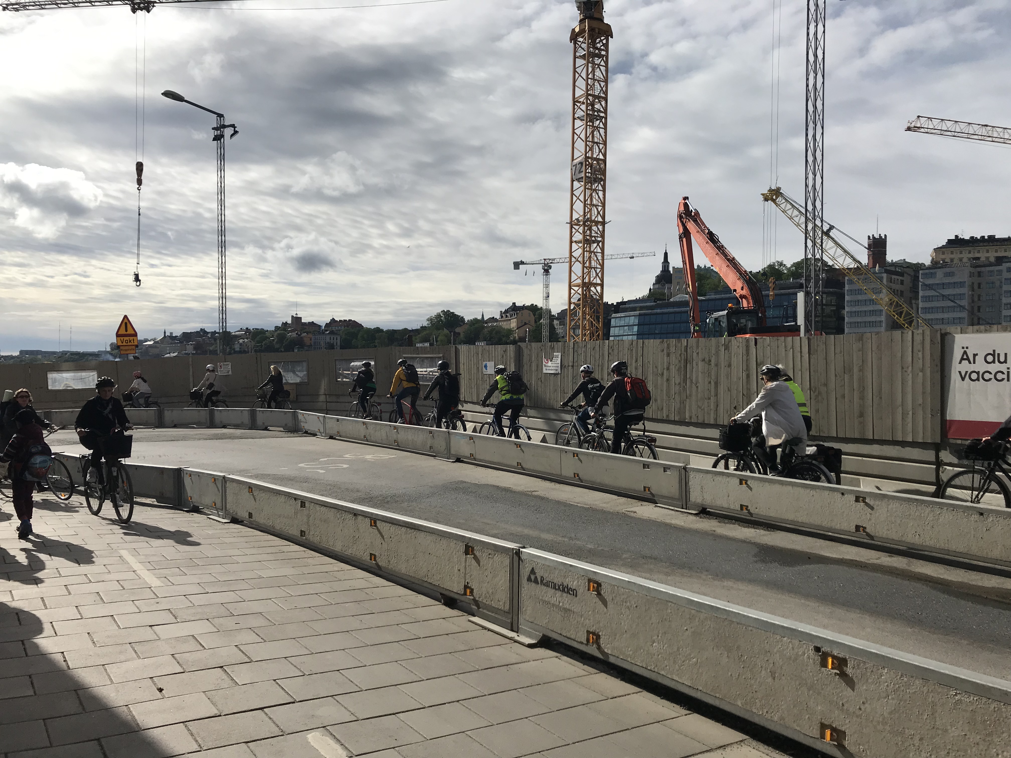 Monday morning at Stockholm, people cycling to work 